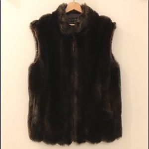 AMAZING Faux Fur Vest 🤩😎🥰 IT looks REAL!!!